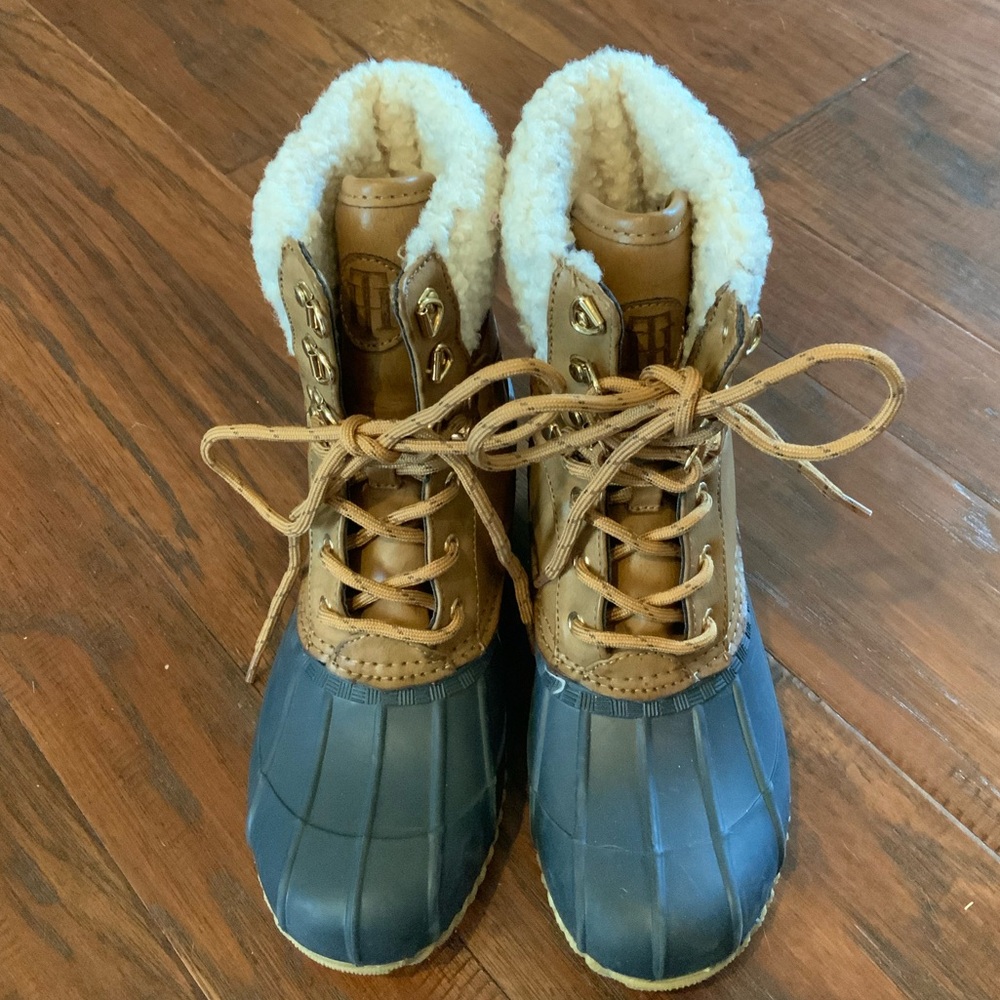 Tommy Hilfiger women’s winter boots